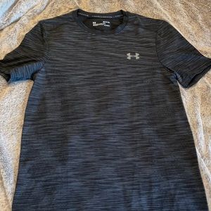 Men’s Under Armour heat gear sweat wicking shirt